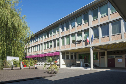 Cour intérieure et façade ouest du bâtiment d'externat. (ex-Garnier) © Région Bourgogne-Franche-Comté, Inventaire du patrimoine