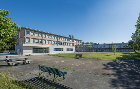 Cour devant les bâtiments d'externat, d'administration et d'ateliers. (ex-Leger) © Région Bourgogne-Franche-Comté, Inventaire du patrimoine