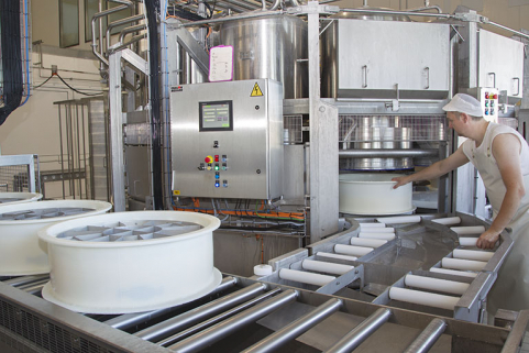 Fabrication : sortie du soutirage sous vide. © Région Bourgogne-Franche-Comté, Inventaire du patrimoine