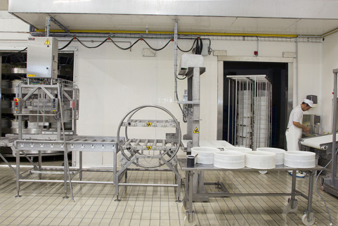 Fabrication du morbier : chaîne de fabrication. © Région Bourgogne-Franche-Comté, Inventaire du patrimoine