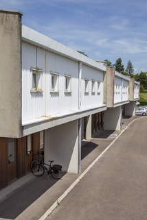 Façades antérieures (sud) du bâtiment "agencement", vues de trois-quart. © Région Bourgogne-Franche-Comté, Inventaire du patrimoine