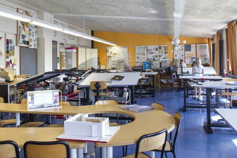Salle de dessin au premier étage du bâtiment "agencement". © Région Bourgogne-Franche-Comté, Inventaire du patrimoine