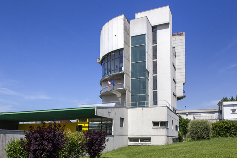 La tour et l'entrée, vues de l'est.  © Région Bourgogne-Franche-Comté, Inventaire du patrimoine