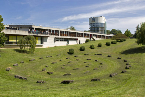 Vue sur l'installation paysagère et les façades antérieures depuis le sud-ouest. © Région Bourgogne-Franche-Comté, Inventaire du patrimoine