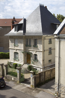 Vue plongeante sur la façade antérieure. © Région Bourgogne-Franche-Comté, Inventaire du patrimoine Vue plongeante sur la façade antérieure. © Région Bourgogne-Franche-Comté, Inventaire du patrimoine