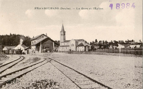 Frambouhans (Doubs). - La Gare et l'Eglise, 1ère moitié 20e siècle. © Région Bourgogne-Franche-Comté, Inventaire du patrimoine