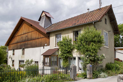 Vue d'ensemble, depuis l'est. Les fenêtres de l'atelier sont visibles au premier plan. © Région Bourgogne-Franche-Comté, Inventaire du patrimoine