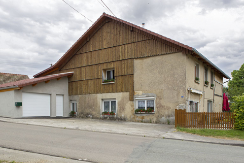 Façades postérieure et latérale gauche de la ferme. © Région Bourgogne-Franche-Comté, Inventaire du patrimoine