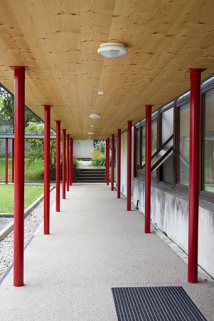 Le long de la façade antérieure est de l'administration. © Région Bourgogne-Franche-Comté, Inventaire du patrimoine