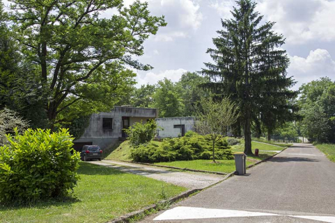 Façades nord des trois pavillons de logement individuel au nord-ouest. © Région Bourgogne-Franche-Comté, Inventaire du patrimoine
