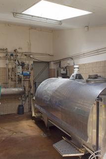 Tank à lait dans l'étable ouest. © Région Bourgogne-Franche-Comté, Inventaire du patrimoine