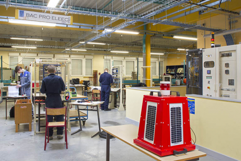 Intérieur de l'atelier des formations en électrotechnique.  © Région Bourgogne-Franche-Comté, Inventaire du patrimoine
