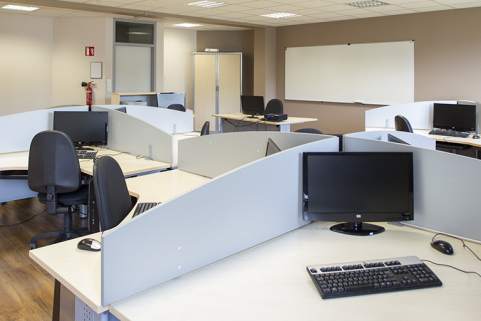 Salle pédagogique tertiaire dans l'internat.  © Région Bourgogne-Franche-Comté, Inventaire du patrimoine