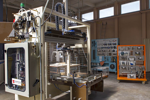 Intérieur de l'atelier dédié aux métiers de la maintenance.  © Région Bourgogne-Franche-Comté, Inventaire du patrimoine