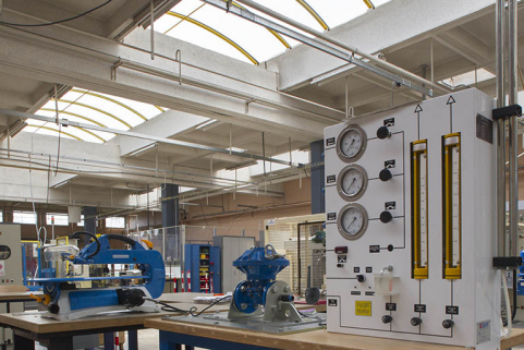 Intérieur de l'atelier dédié aux métiers de la maintenance.  © Région Bourgogne-Franche-Comté, Inventaire du patrimoine