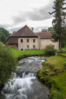 Vue d'ensemble depuis le nord-ouest (cadrage vertical). © Région Bourgogne-Franche-Comté, Inventaire du patrimoine
