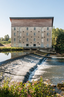Façade nord depuis l'extrémité du barrage. © Région Bourgogne-Franche-Comté, Inventaire du patrimoine