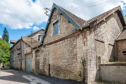 De gauche à droite : moulin et bâtiments du tissage. © Région Bourgogne-Franche-Comté, Inventaire du patrimoine