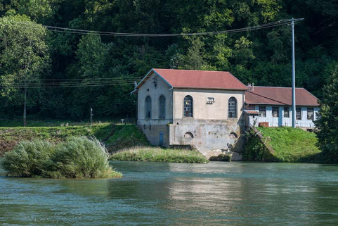 Vue de trois quarts depuis l'aval. © Région Bourgogne-Franche-Comté, Inventaire du patrimoine