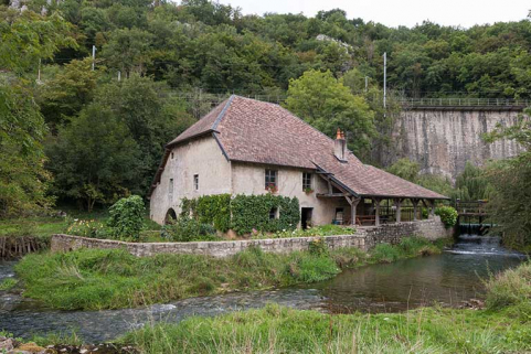 Vue rapprochée du moulin depuis le sud-ouest. © Région Bourgogne-Franche-Comté, Inventaire du patrimoine