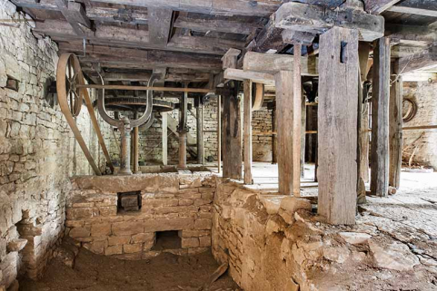 Etage de soubassement. Vue depuis l'ouest. © Région Bourgogne-Franche-Comté, Inventaire du patrimoine