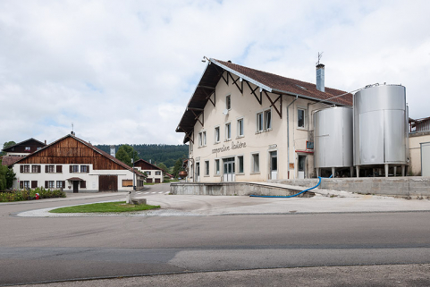 Vue rapprochée depuis l'est. © Région Bourgogne-Franche-Comté, Inventaire du patrimoine