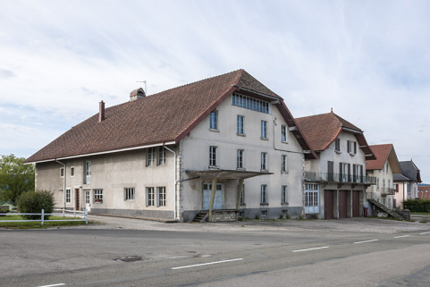 Vue de trois quarts depuis le nord. © Région Bourgogne-Franche-Comté, Inventaire du patrimoine