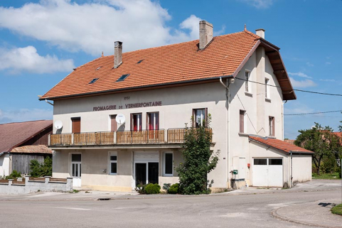 Vue d'ensemble depuis le sud-ouest. © Région Bourgogne-Franche-Comté, Inventaire du patrimoine