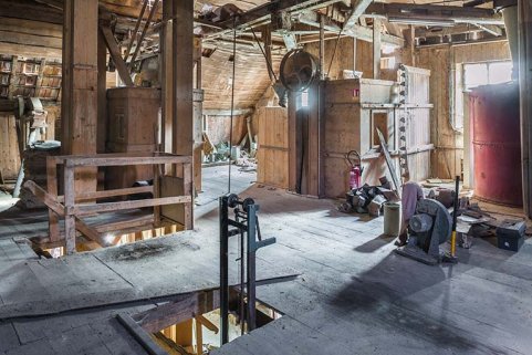 Etage de comble. Vue d'ensemble : monte-sac, chambres à grains. © Région Bourgogne-Franche-Comté, Inventaire du patrimoine