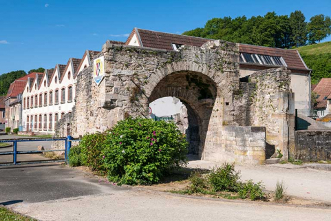 Atelier de fabrication et vestiges de la porte du château. © Région Bourgogne-Franche-Comté, Inventaire du patrimoine