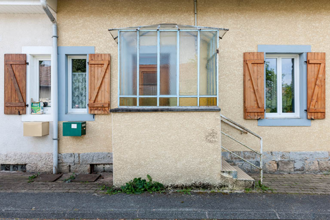 Rue de la 3e Cité. Détail d'une entrée d'un logement. © Région Bourgogne-Franche-Comté, Inventaire du patrimoine