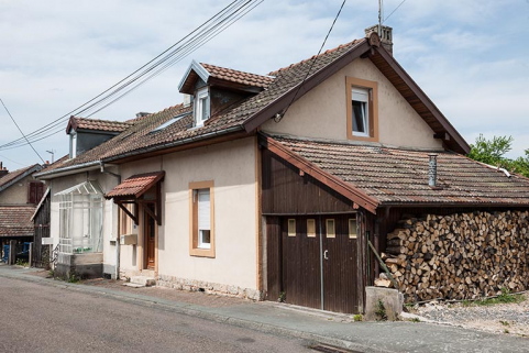 Maison jumelée rue de la Cité immobilière. Vue de trois quarts droite. © Région Bourgogne-Franche-Comté, Inventaire du patrimoine