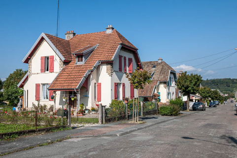 Alignement de maisons dans le haut de la rue Voulot. © Région Bourgogne-Franche-Comté, Inventaire du patrimoine