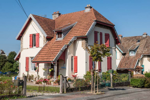Maison vue de trois quarts gauche. © Région Bourgogne-Franche-Comté, Inventaire du patrimoine