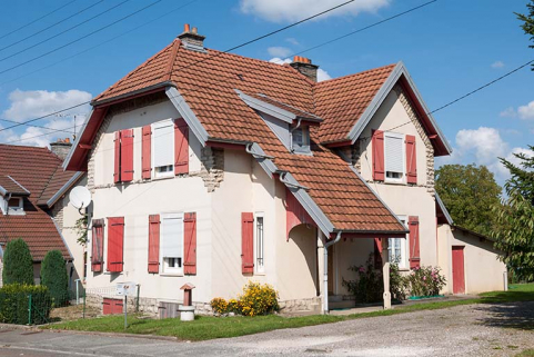 Maison vue de trois quarts droite. © Région Bourgogne-Franche-Comté, Inventaire du patrimoine