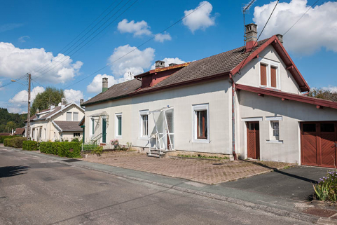 Maisons jumelées vues de trois quarts. © Région Bourgogne-Franche-Comté, Inventaire du patrimoine
