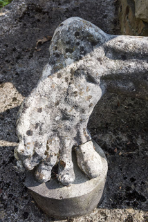 Vue de détail : le pied. © Région Bourgogne-Franche-Comté, Inventaire du patrimoine