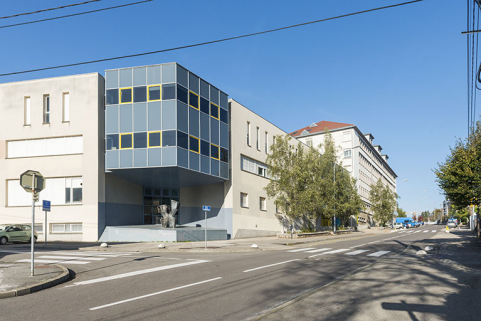 Besançon, lycée Montjoux : bâtiments le long de l'avenue du commandant Marceau. © Région Bourgogne-Franche-Comté, Inventaire du patrimoine Besançon, lycée Montjoux : bâtiments le long de l'avenue du commandant Marceau. © Région Bourgogne-Franche-Comté, Inventaire du patrimoine