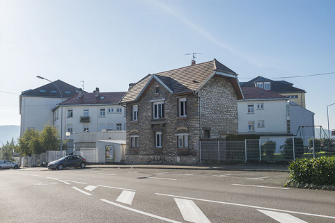 L'extrémité nord de la parcelle avec la façade nord-est du logement. © Région Bourgogne-Franche-Comté, Inventaire du patrimoine