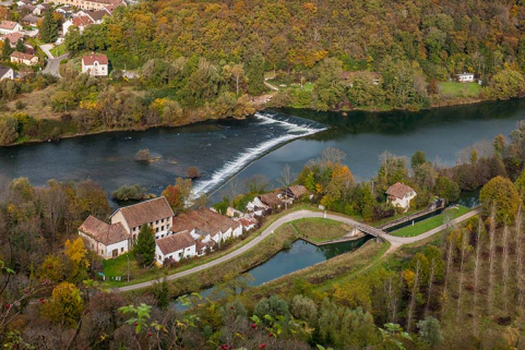 Vue plongeante depuis le sud-ouest. © Région Bourgogne-Franche-Comté, Inventaire du patrimoine Vue plongeante depuis le sud-ouest. © Région Bourgogne-Franche-Comté, Inventaire du patrimoine
