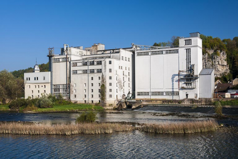 Façade sud depuis la rive gauche. © Région Bourgogne-Franche-Comté, Inventaire du patrimoine