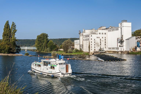 Le Doubs et l'usine, depuis la rive gauche. © Région Bourgogne-Franche-Comté, Inventaire du patrimoine