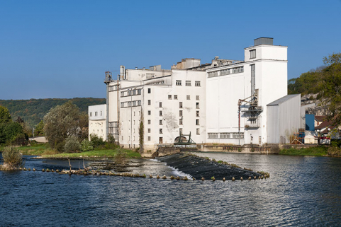 Vue de trois quarts, depuis la rive gauche. © Région Bourgogne-Franche-Comté, Inventaire du patrimoine