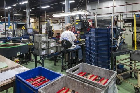 Poste d'assemblage des pinces. © Région Bourgogne-Franche-Comté, Inventaire du patrimoine
