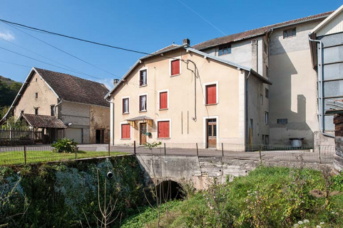 La ferme et le moulin, depuis le sud-est. © Région Bourgogne-Franche-Comté, Inventaire du patrimoine La ferme et le moulin, depuis le sud-est. © Région Bourgogne-Franche-Comté, Inventaire du patrimoine