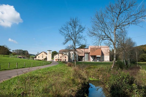 Vue d'ensemble depuis le sud. © Région Bourgogne-Franche-Comté, Inventaire du patrimoine Vue d'ensemble depuis le sud. © Région Bourgogne-Franche-Comté, Inventaire du patrimoine