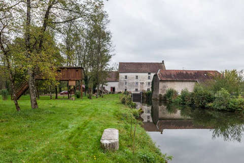 Vue d'ensemble depuis le bief d'amenée. © Région Bourgogne-Franche-Comté, Inventaire du patrimoine