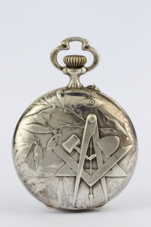 Montre de gousset mécanique (montre de franc-maçon), à Charquemont. © Région Bourgogne-Franche-Comté, Inventaire du patrimoine Montre de gousset mécanique (montre de franc-maçon), à Charquemont. © Région Bourgogne-Franche-Comté, Inventaire du patrimoine