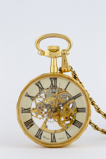 Montre de gousset mécanique (modèle unique de montre-squelette pour femme) : atelier d'horlogerie Donzé (12 Rue Neuve). © Région Bourgogne-Franche-Comté, Inventaire du patrimoine Montre de gousset mécanique (modèle unique de montre-squelette pour femme) : atelier d'horlogerie Donzé (12 Rue Neuve). © Région Bourgogne-Franche-Comté, Inventaire du patrimoine