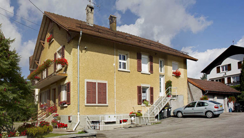 Façades antérieure et latérale droite. © Région Bourgogne-Franche-Comté, Inventaire du patrimoine Façades antérieure et latérale droite. © Région Bourgogne-Franche-Comté, Inventaire du patrimoine